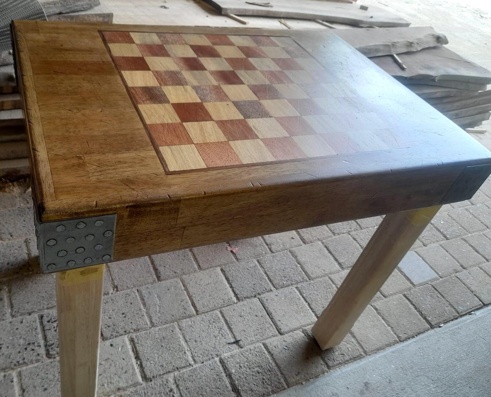 Table échiquier