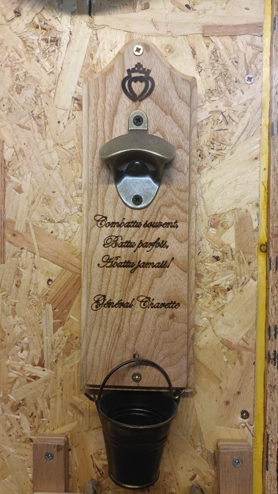 Décapsuleur gravé
